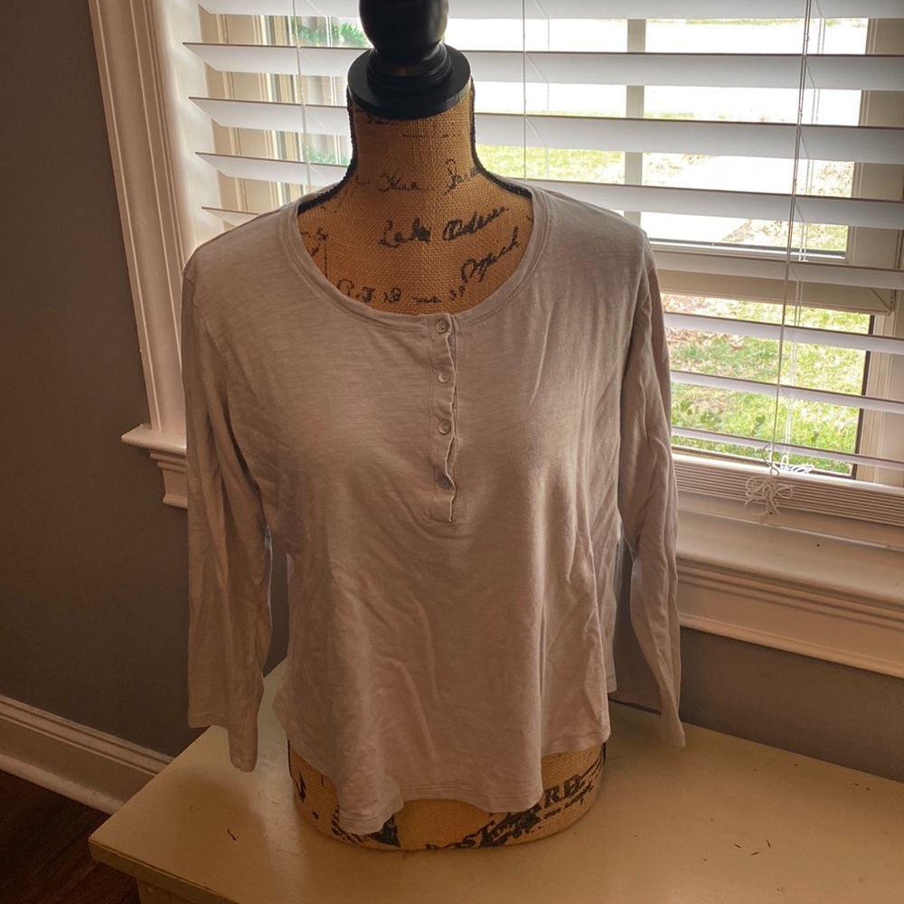 Wysteria Lane woman’s top